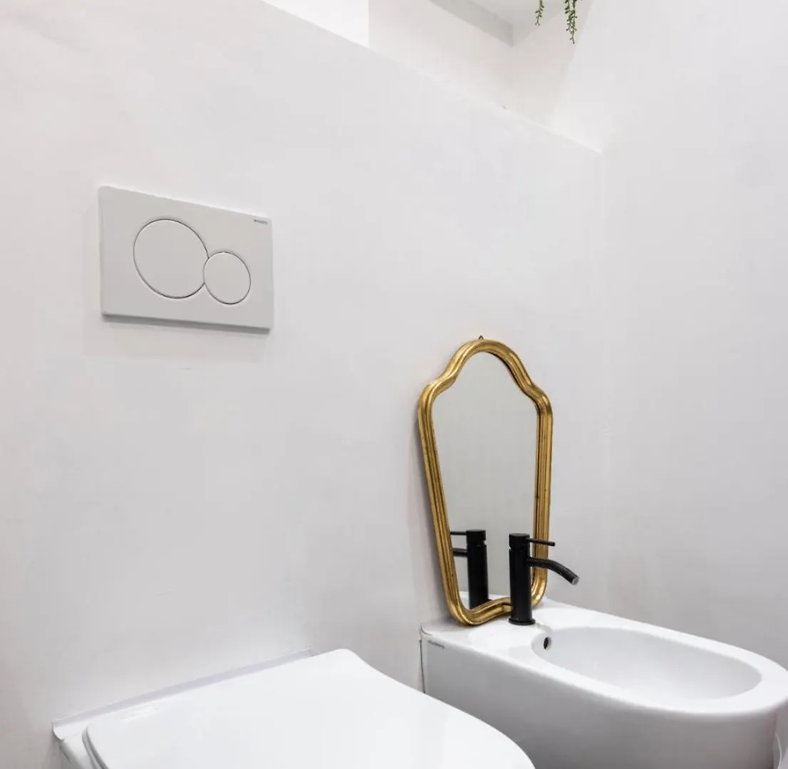 Bright Design House In The Heart Of Bologna Apartman