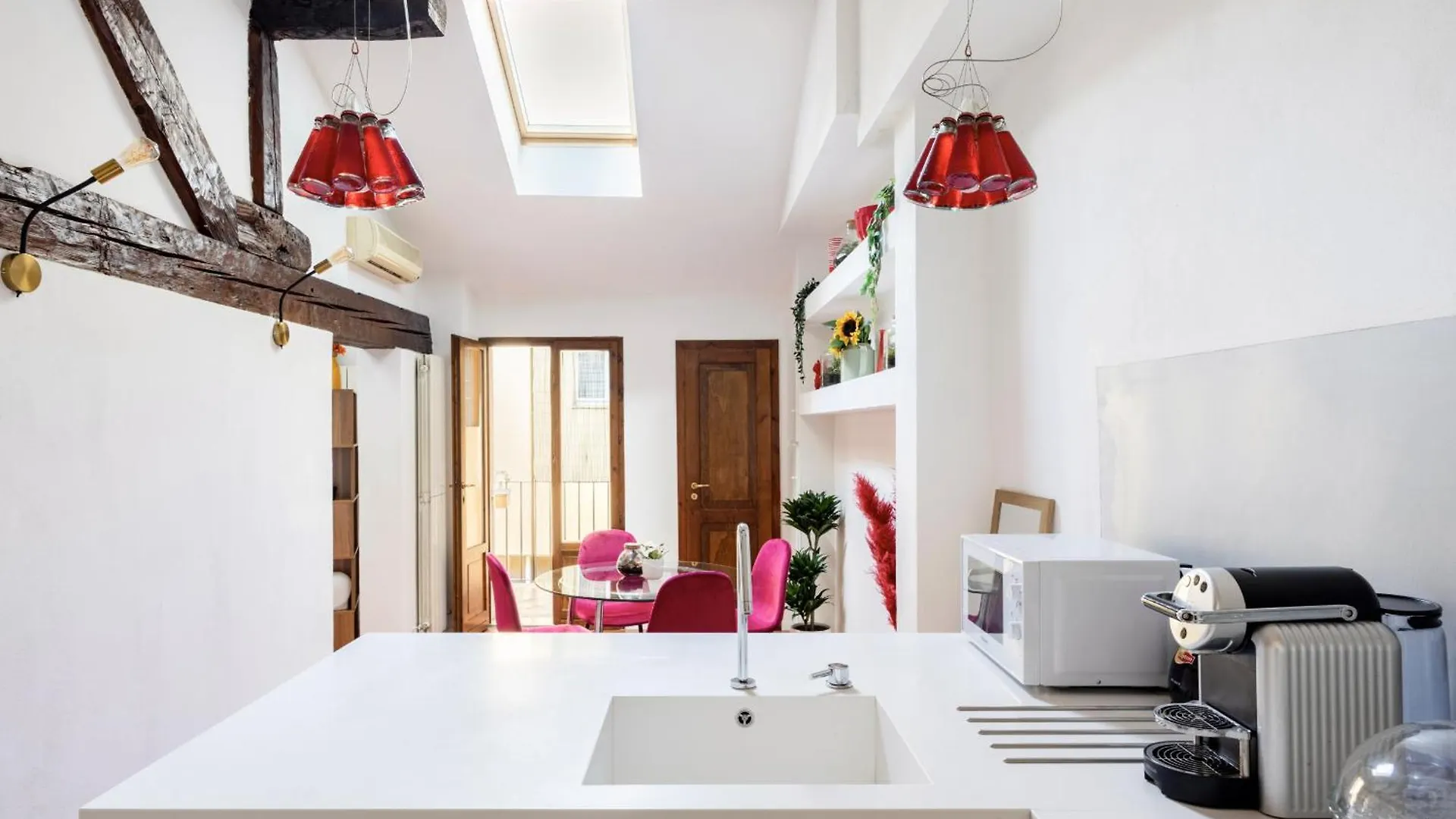 Bright Design House In The Heart Of Bologna Apartman