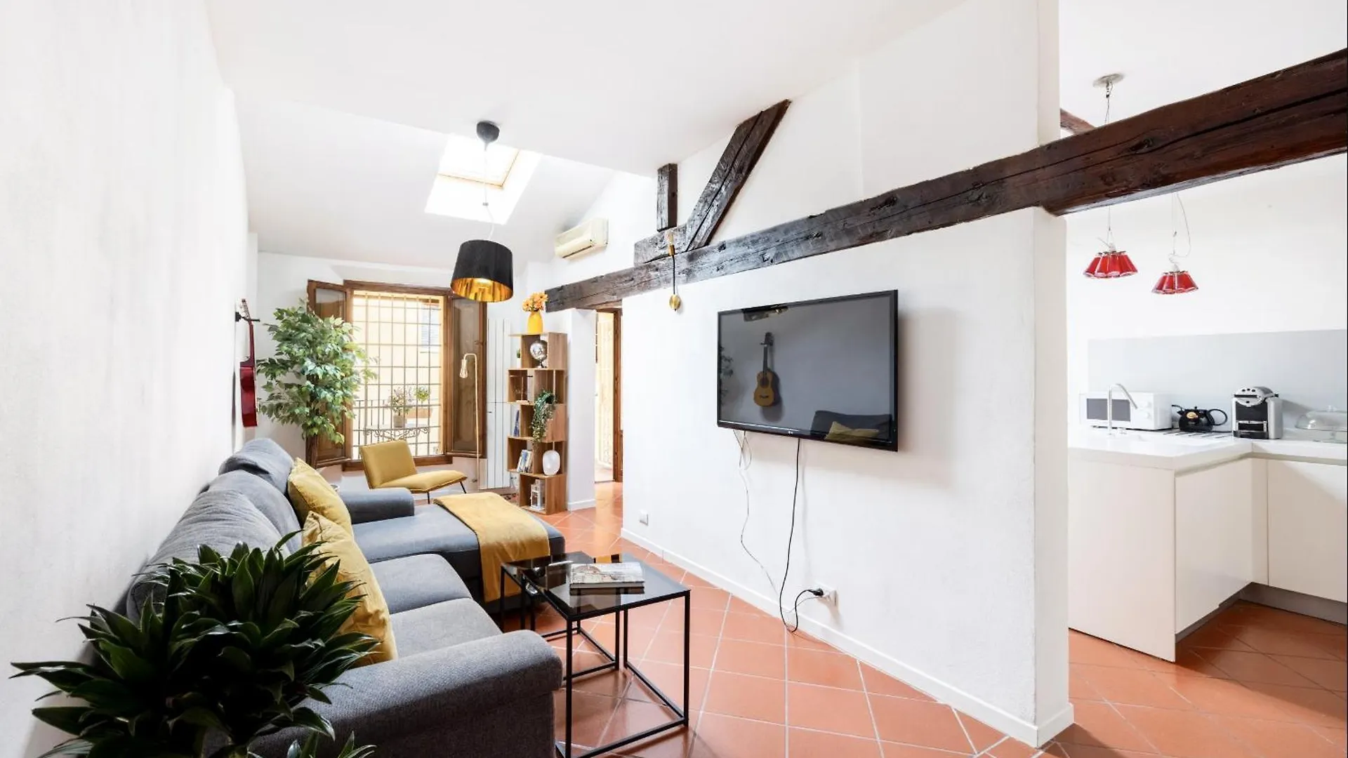 Bright Design House In The Heart Of Bologna Apartman